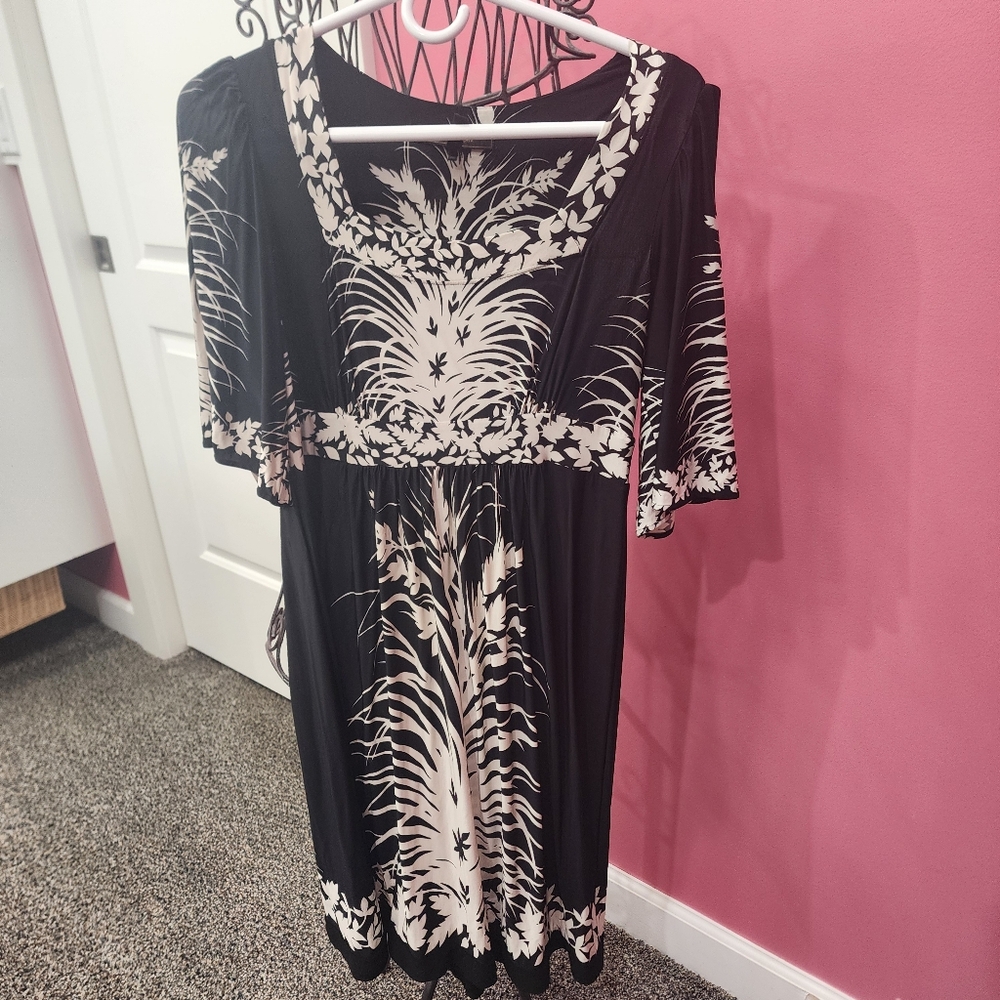 Comfortable, Flattering Short Sleeve Midi Dress